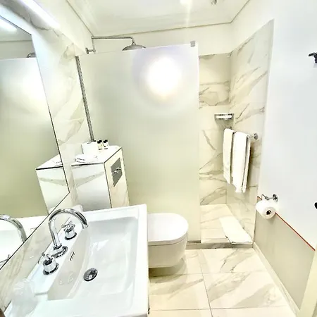 Готель La Bastide Du Port - De Charme 4*