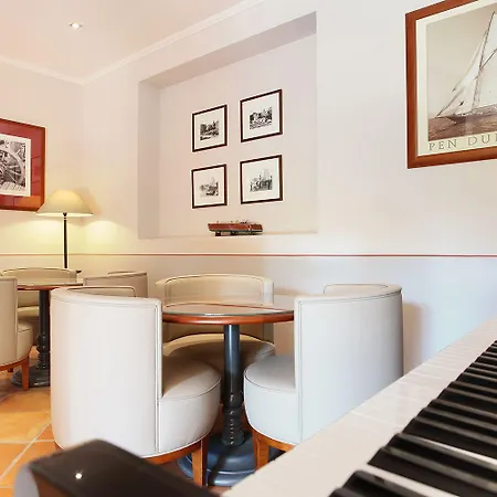 Готель La Bastide Du Port - De Charme