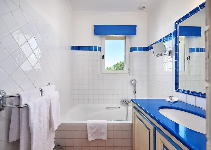 Hotel La Bastide Du Port - De Charme Saint-Tropez