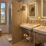 Готель La Bastide Du Port - De Charme 4*