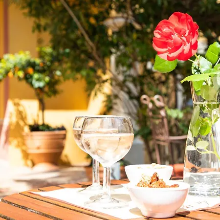 Hotel La Bastide Du Port - De Charme Saint-Tropez