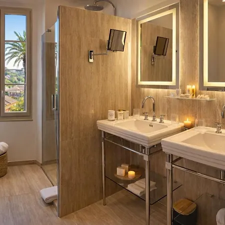 ホテル La Bastide Du Port - De Charme 4*
