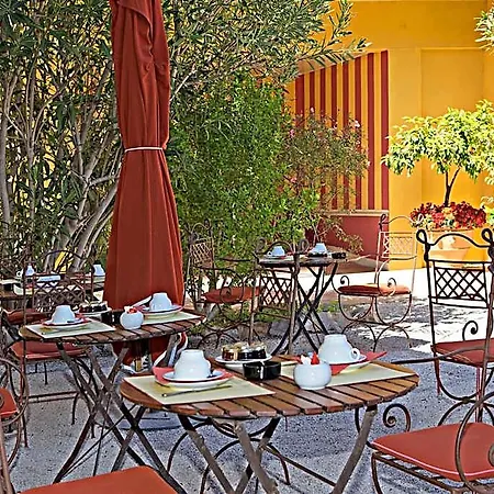 Готель La Bastide Du Port - De Charme 4*