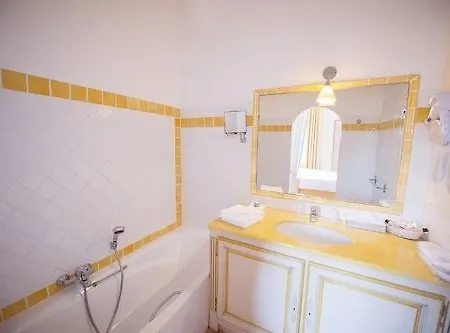 Готель La Bastide Du Port - De Charme 4*