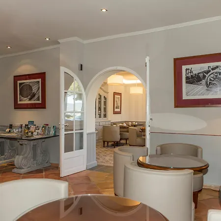 Готель La Bastide Du Port - De Charme 4*