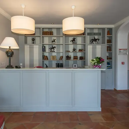 Готель La Bastide Du Port - De Charme