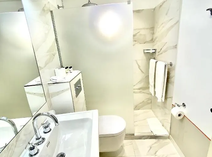 ホテル La Bastide Du Port - De Charme 4*