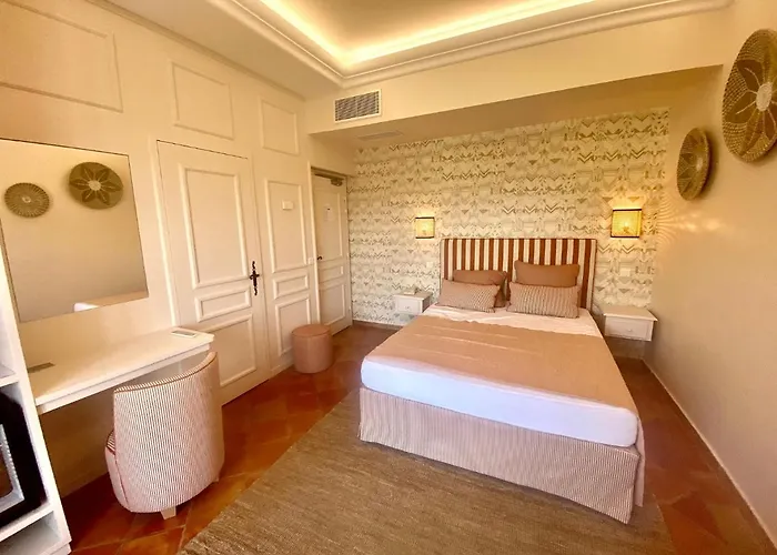 La Bastide Du Port - De Charme 쎙뜨호뻬