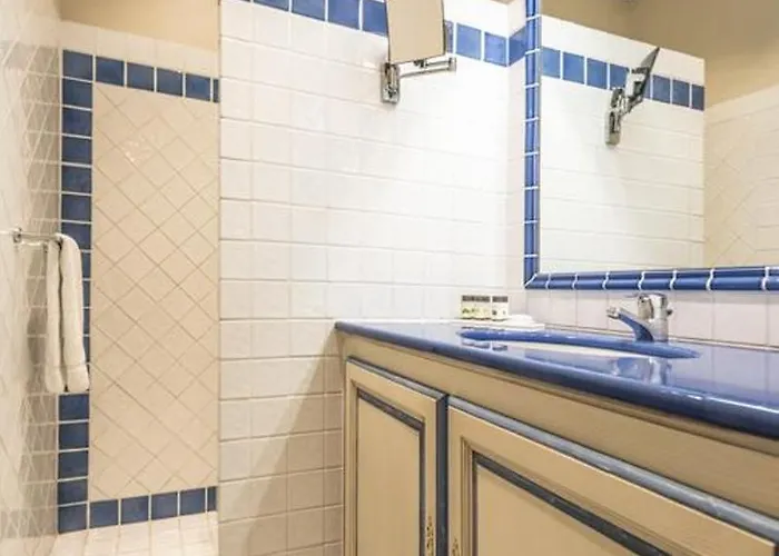 ホテル La Bastide Du Port - De Charme サントロペ