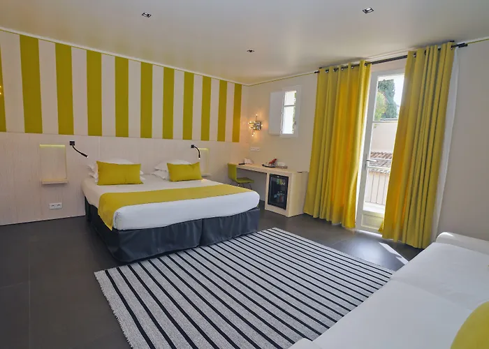 ホテル La Bastide Du Port - De Charme 4*