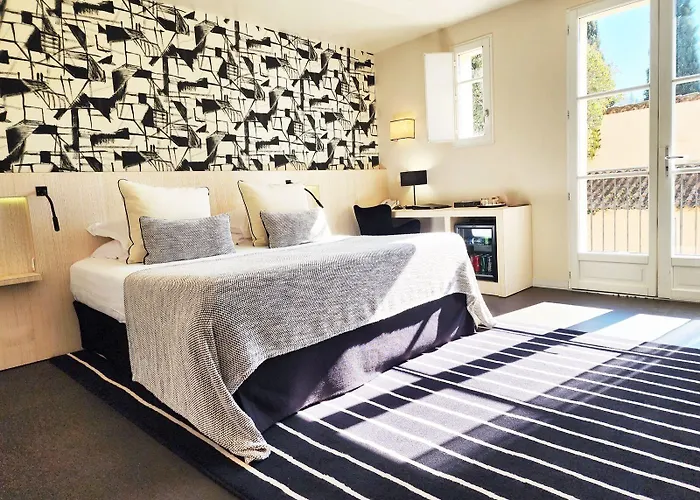 La Bastide Du Port - De Charme 쎙뜨호뻬