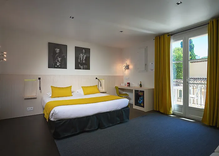 호텔 La Bastide Du Port - De Charme 쎙뜨호뻬