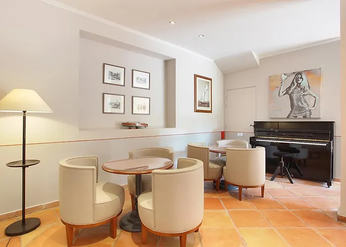 La Bastide Du Port - De Charme 4* 쎙뜨호뻬